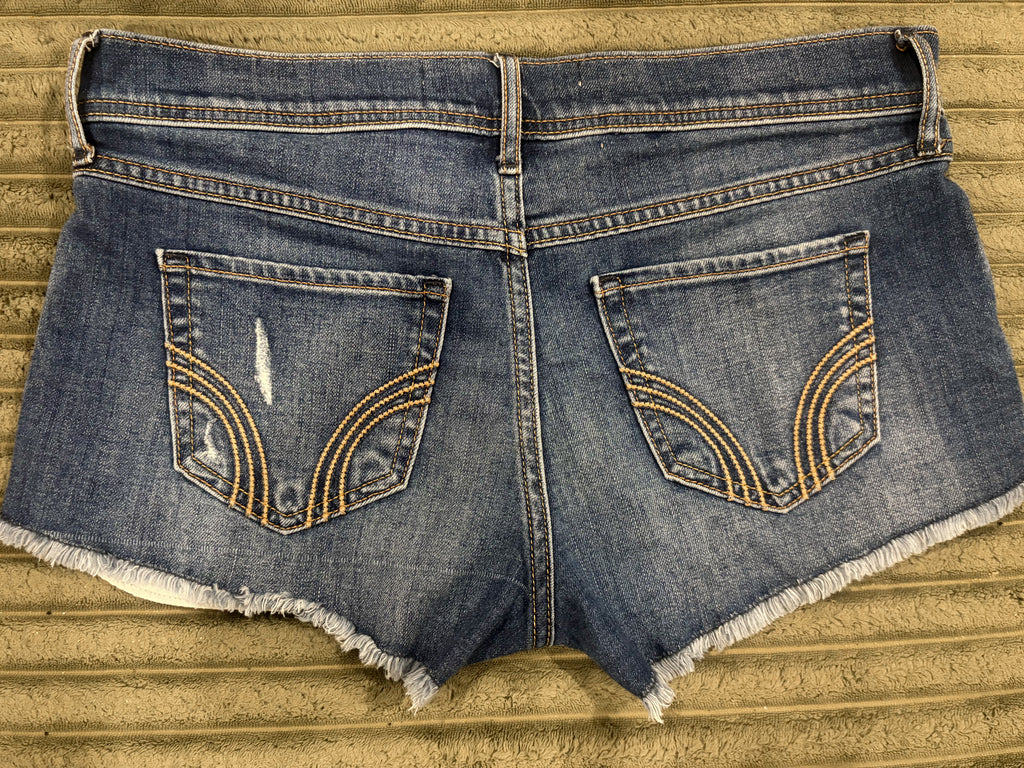 Women’s Low rise Hollister Jean shorts size 7