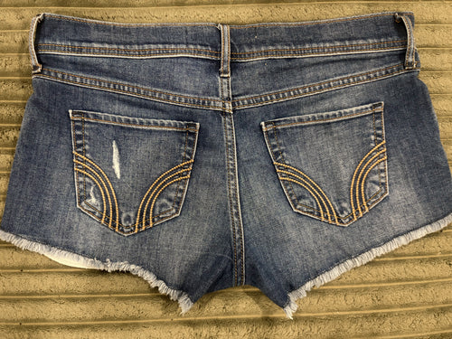 Women’s Low rise Hollister Jean shorts size 7