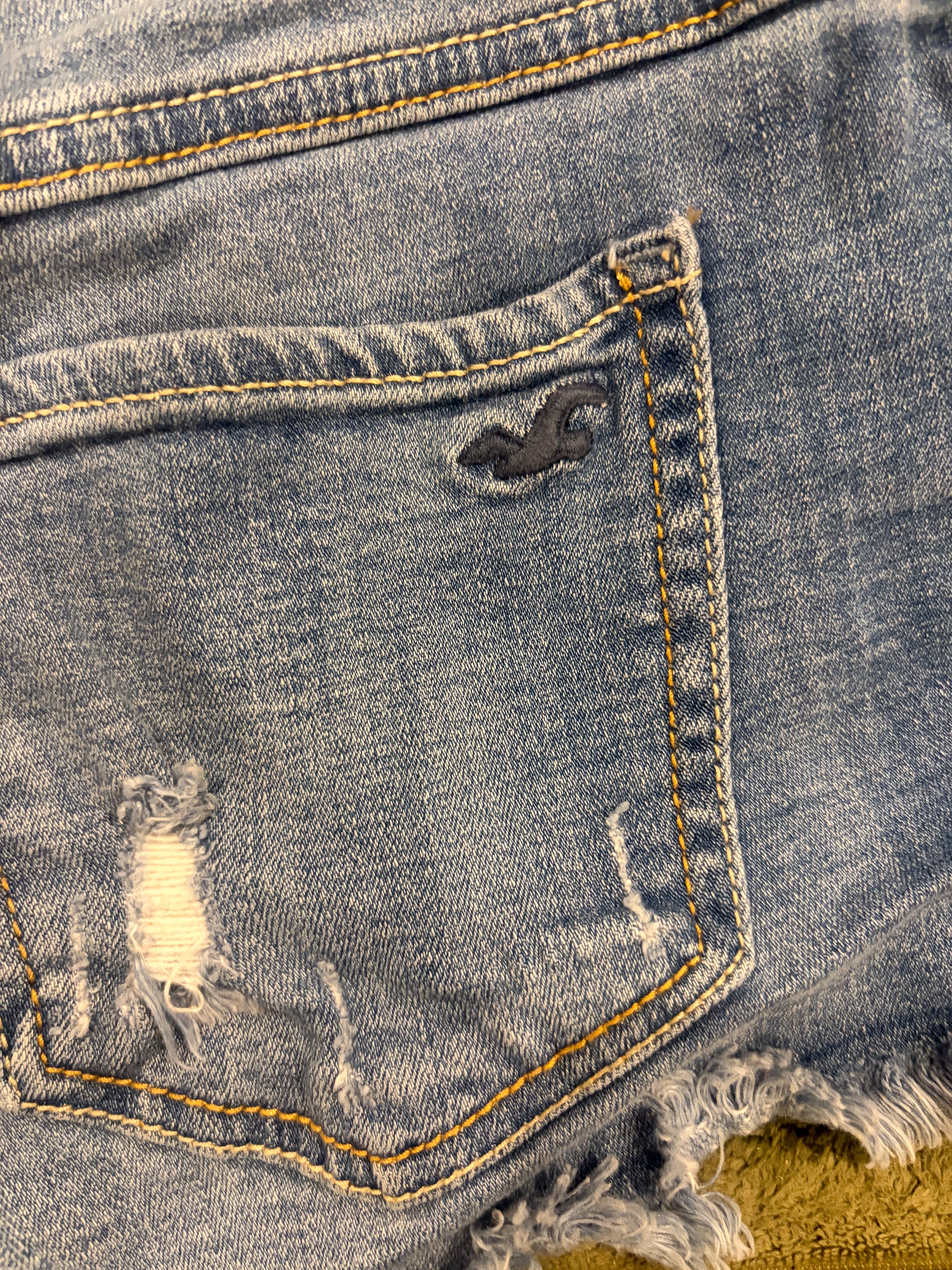 Women’s low rise Hollister denim shorts size 7