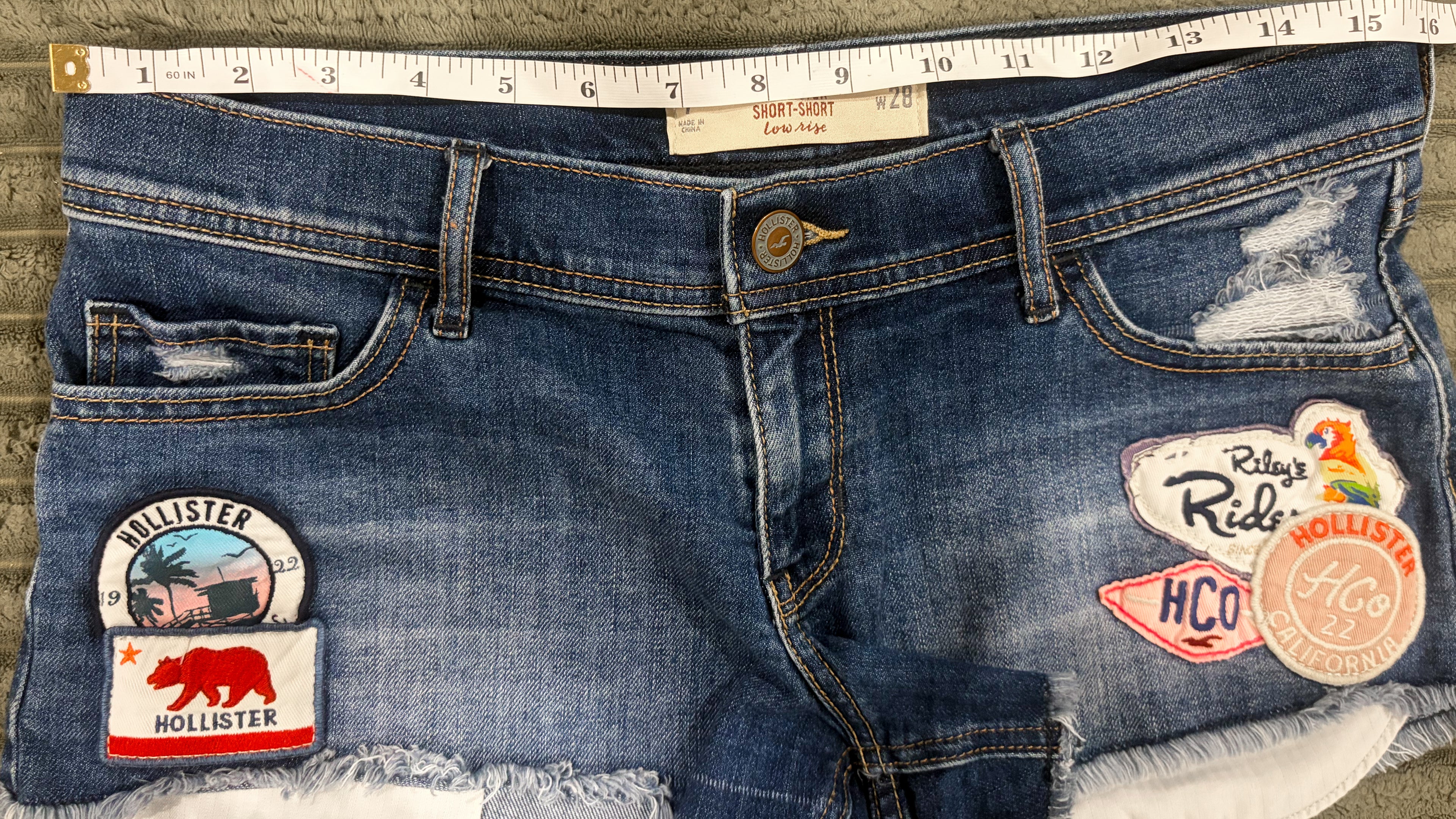 Women’s Low rise Hollister Jean shorts size 7