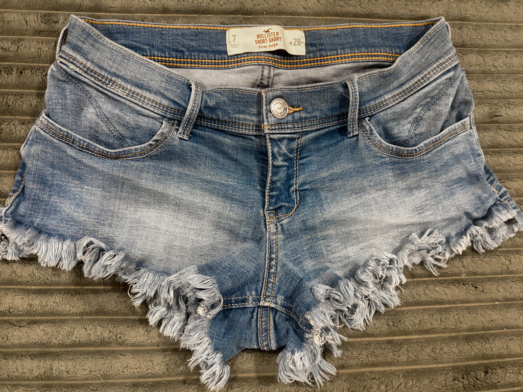 Women’s low rise Hollister denim shorts size 7