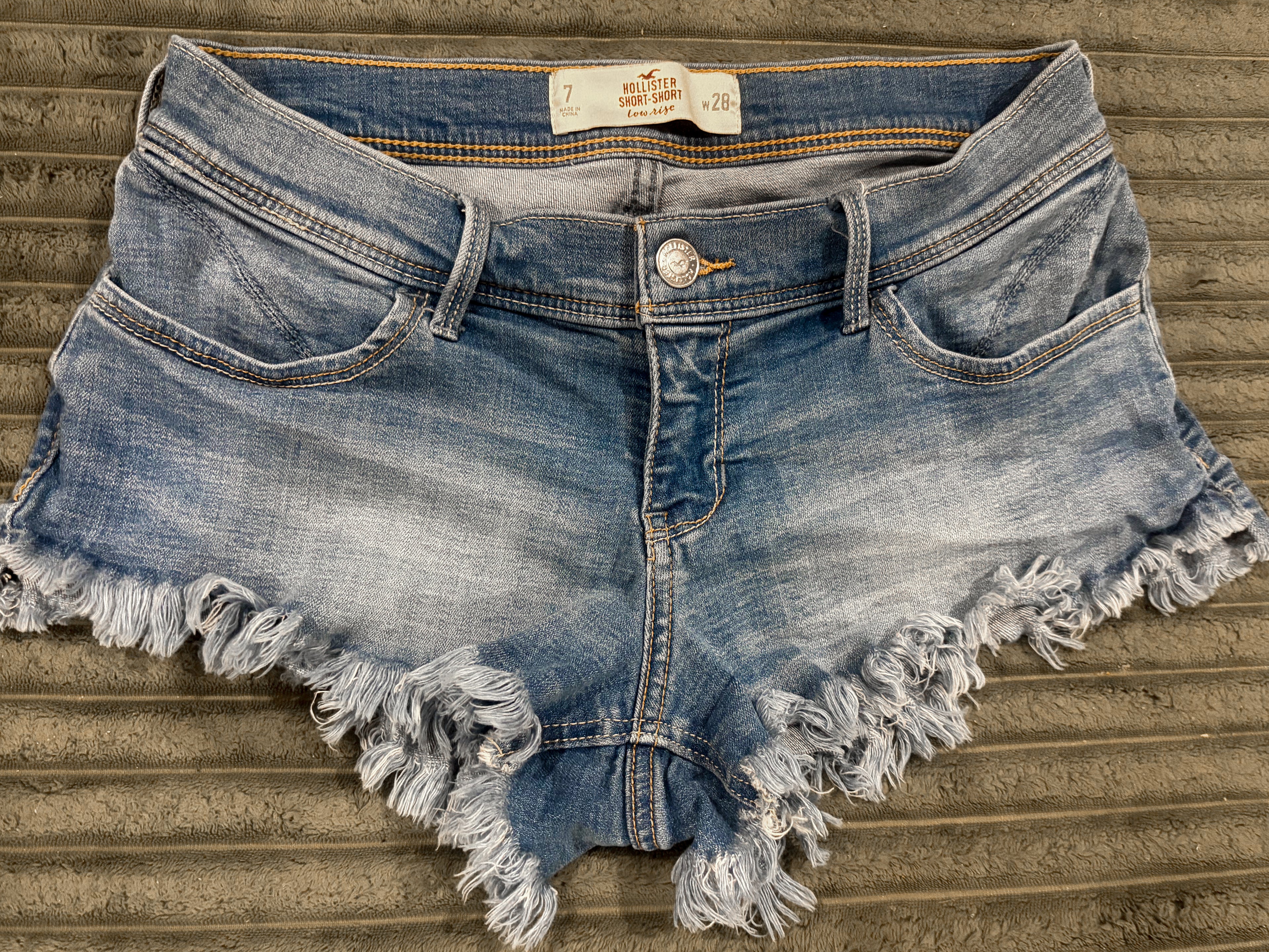 Women’s low rise Hollister denim shorts size 7