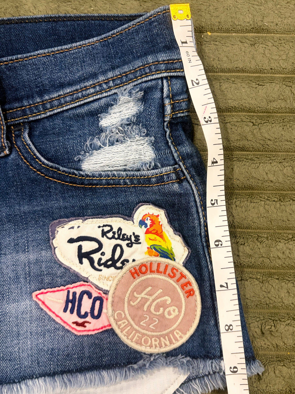 Women’s Low rise Hollister Jean shorts size 7